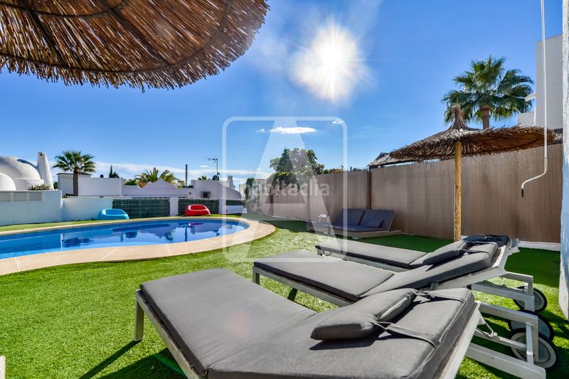 Foto 3c02f8df-7ddb-4de9-9e96-a7d010aca501. Xalet amb calefacció aparcament piscina a Cometa Calp