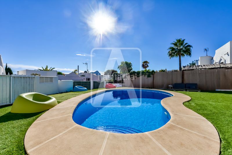 Foto 747150a2-7028-42c1-9cbd-acc2f68596e7. Xalet amb calefacció aparcament piscina a Cometa Calp