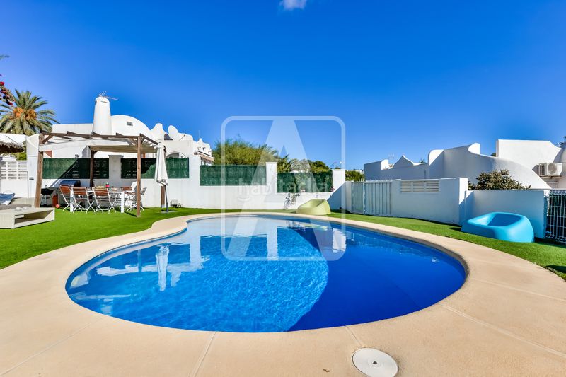 Foto f32220bb-a68e-4d5c-9f80-dfb52e5d710a. Xalet amb calefacció aparcament piscina a Cometa Calp