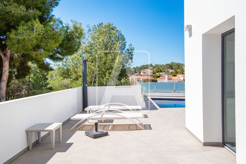 Foto fdcbd465-6a97-4a0f-9753-57859fa4b980. Xalet amb aparcament piscina a Cala Advocat-Baladrar Benissa
