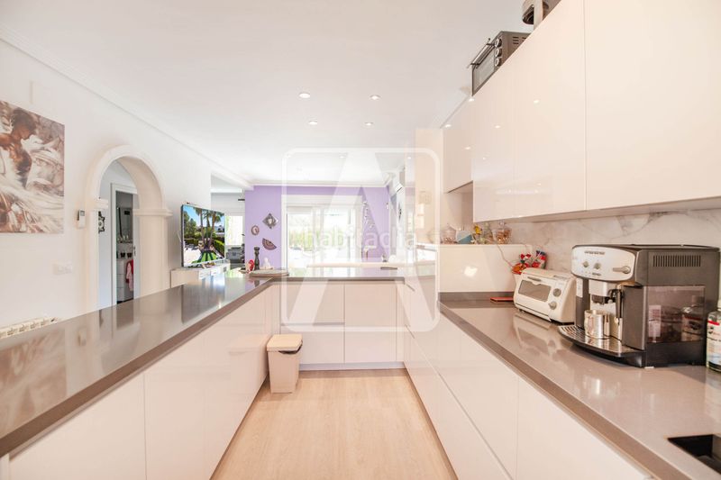 Foto 16e6379f-4936-41bb-9b77-b96c55db3f2c. Casa adossada amb calefacció aparcament piscina a Calp