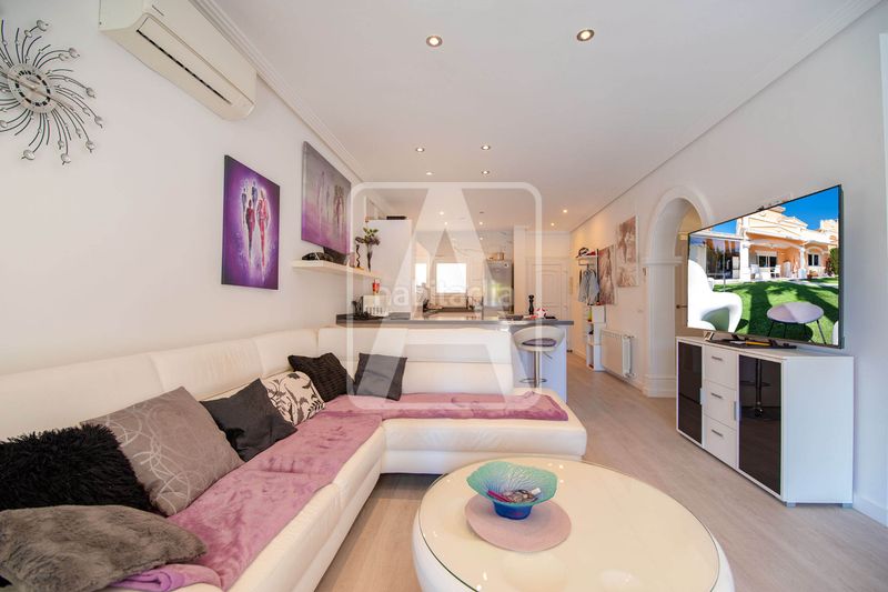 Foto 533a8b77-418e-4c42-b10d-6cf94ec58de9. Casa adossada amb calefacció aparcament piscina a Calp