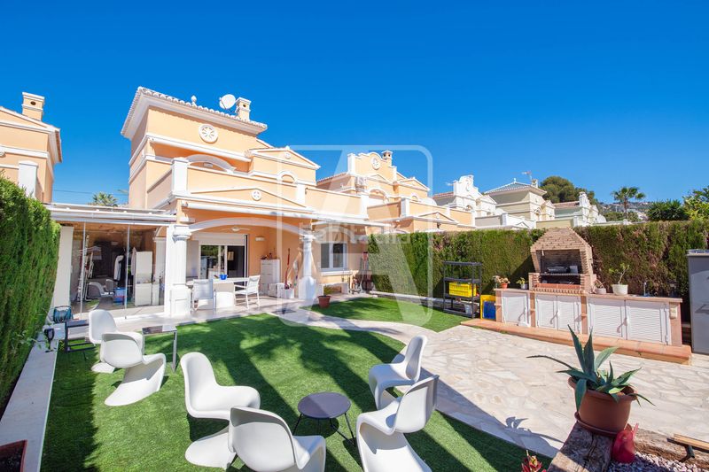 Foto 5bbd8be9-66c1-435a-b286-6b4beaafdf2f. Casa adossada amb calefacció aparcament piscina a Calp