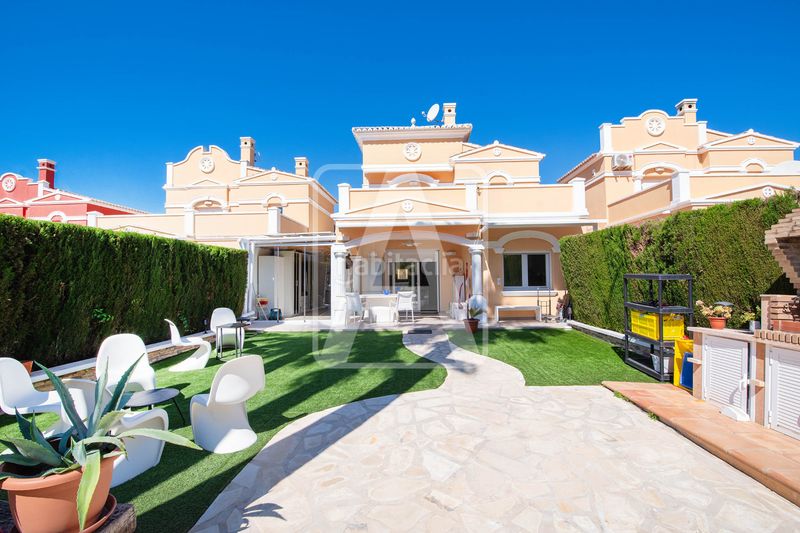 Foto 9002b28a-d7c9-45d9-b1ee-4ad3419bd5ca. Casa adossada amb calefacció aparcament piscina a Calp