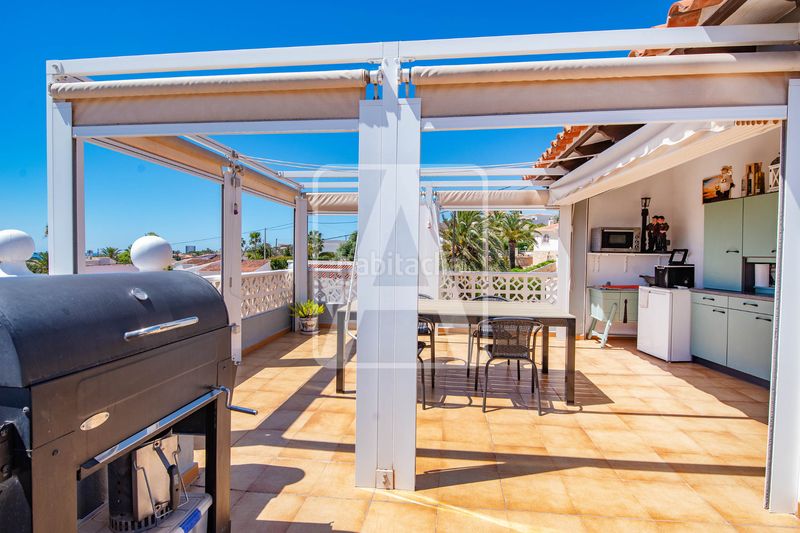 Foto ad72a765-0d81-4b13-b8e4-bf5ec1eaa8c3. Xalet amb xemeneia calefacció aparcament piscina a Calp
