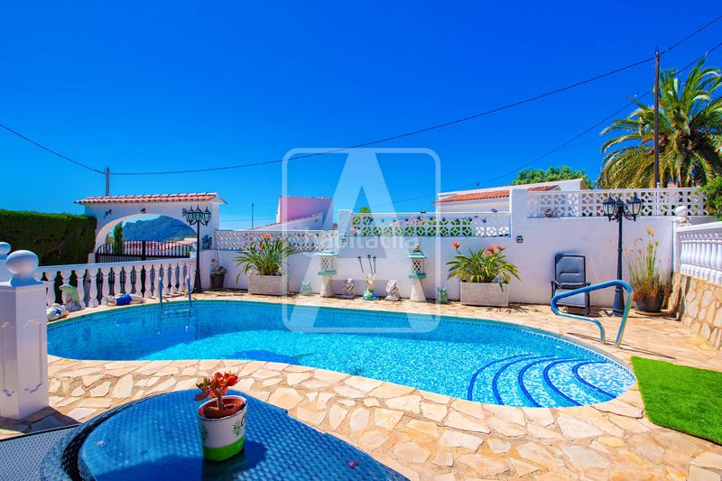 Foto fe53de9f-82c0-42af-845d-53caad240d71. Xalet amb xemeneia calefacció aparcament piscina a Calp