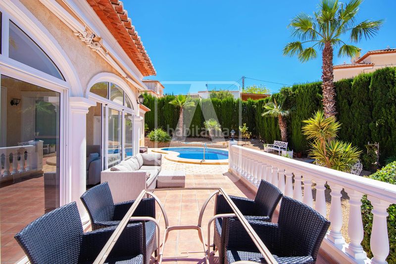 Foto a8edae83-36ee-40dc-a64b-e5ba886bd953. Xalet amb xemeneia calefacció aparcament piscina a Calp