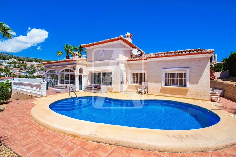 Foto b65a1131-6e85-4673-a088-971a85c377ba. Xalet amb xemeneia calefacció aparcament piscina a Calp