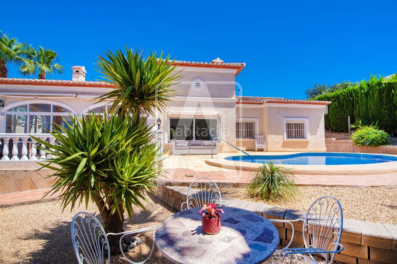 Foto c5d8554e-bb5b-4975-9177-e1faeed13f9b. Xalet amb xemeneia calefacció aparcament piscina a Calp