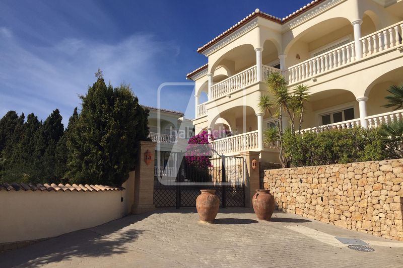 Foto 9ab75a50-7568-4598-9b89-0c5fffe69671. Apartament amb calefacció piscina a La Fustera Benissa