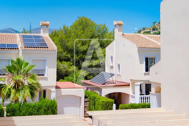 Foto 5f3de1f9-1067-4e78-bf35-b7c52aa38c36. Casa adossada amb calefacció aparcament piscina a Calp