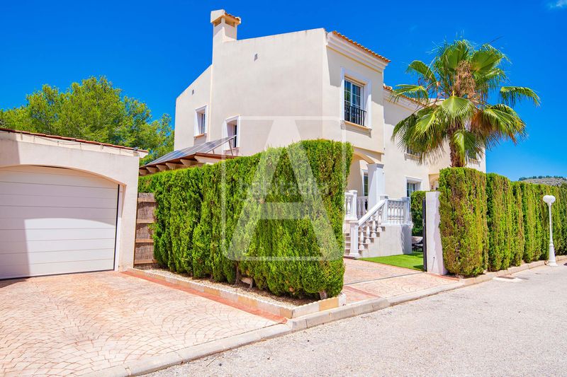 Foto ded4afd6-206a-4314-9e81-7198a792b00b. Casa adossada amb calefacció aparcament piscina a Calp