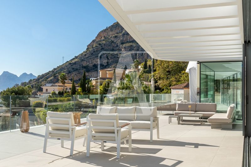 Foto a0058c1a-82cf-47b8-948f-ae176e46871c. Xalet amb calefacció aparcament piscina a Altea hills Altea