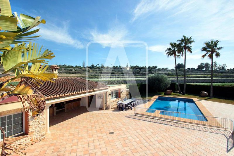 Foto bcc15f90-9231-4fd5-9a28-223fbb8ea9f9. Masia amb calefacció aparcament piscina a Moraira