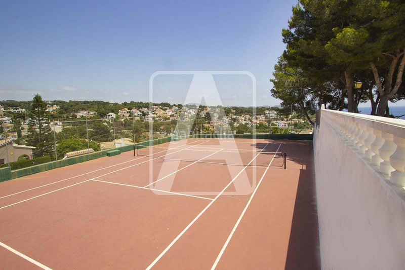 Foto c72d2e2c-303e-4030-9edc-ab83f441b55a. Chalet en La Fustera Benissa
