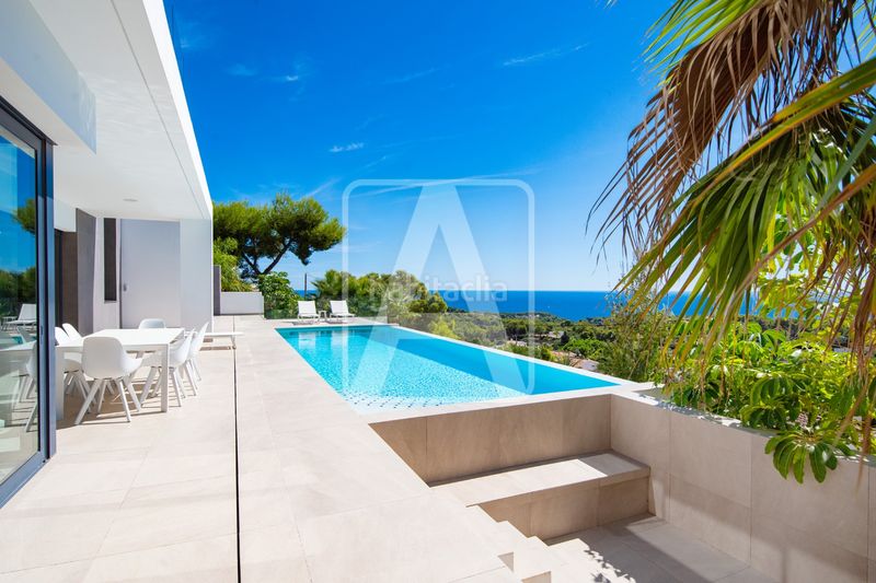 Foto c35256dc-e683-464c-a914-0bd74fb82d95. Xalet amb calefacció aparcament piscina a La Fustera Benissa