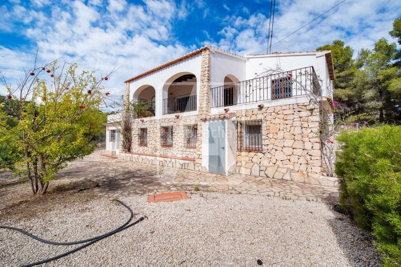 Foto b0545c87-caa9-4220-b6fa-56a1751df5a9. Xalet amb aparcament a Cala Advocat-Baladrar Benissa