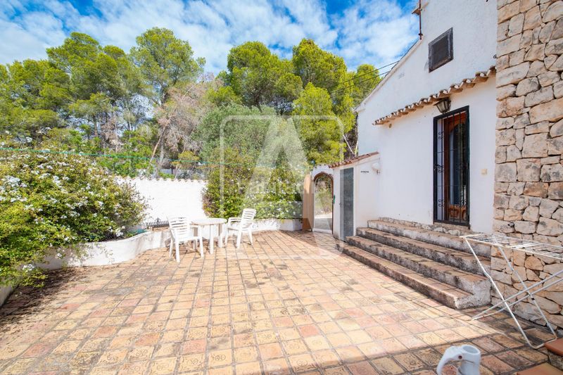 Foto e35b2906-d0ee-4bec-96a5-50fa36468186. Xalet amb aparcament a Cala Advocat-Baladrar Benissa