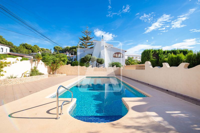 Foto a4482897-78ce-4c97-8cb7-bd28b749f470. Xalet amb calefacció aparcament piscina a La Fustera Benissa
