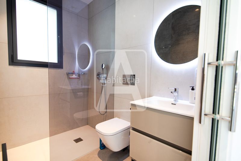 Foto 4563869f-de4b-4bd8-aa2c-8e3a85aa390b. Xalet amb calefacció aparcament piscina a La Fustera Benissa