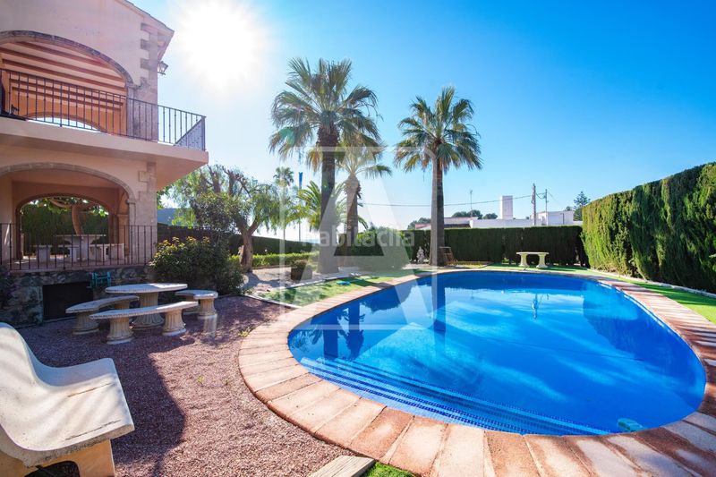 Foto b34acf23-9369-4028-96cc-90aa78cbd402. Chalet en La Fustera Benissa