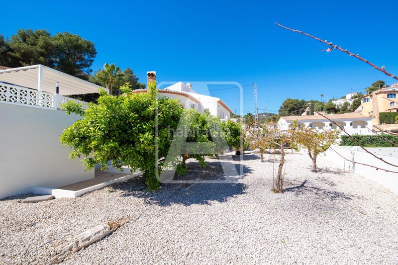 Foto b167dab8-70a7-40fd-abc5-c7351af47183. Xalet amb calefacció aparcament piscina a Cala Advocat-Baladrar Benissa