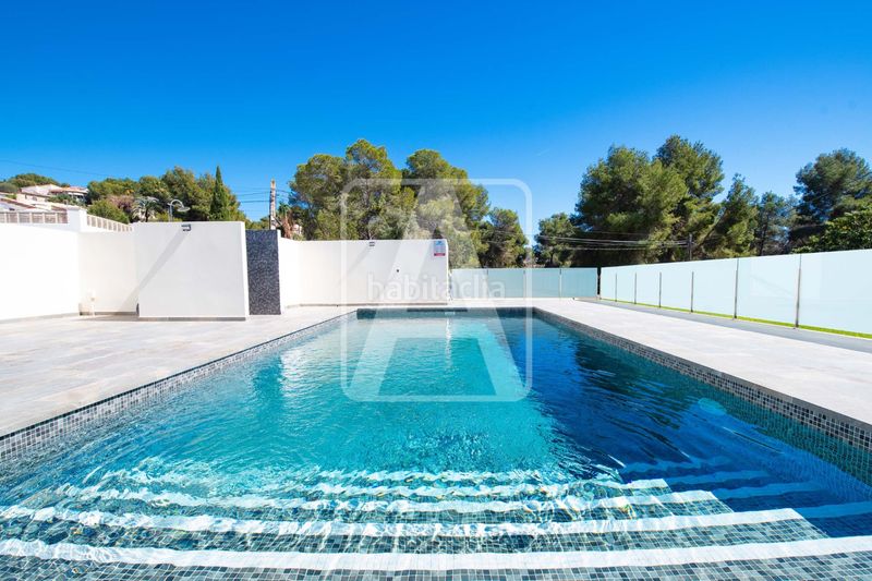 Foto b95b3b10-9d3e-4af8-b753-e3057957e43a. Xalet amb calefacció aparcament piscina a Cala Advocat-Baladrar Benissa