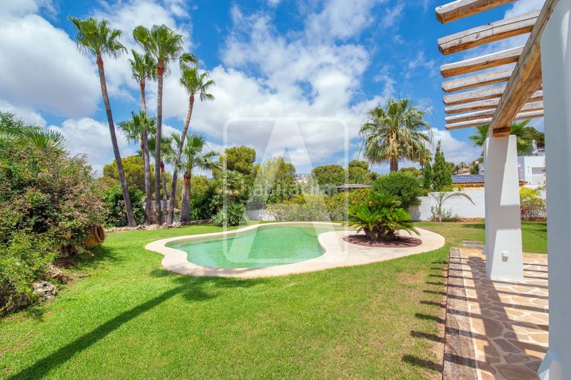 Foto 085c69b3-376d-45a8-914e-3ae6a68367fb. Xalet amb calefacció aparcament piscina a Cala Advocat-Baladrar Benissa