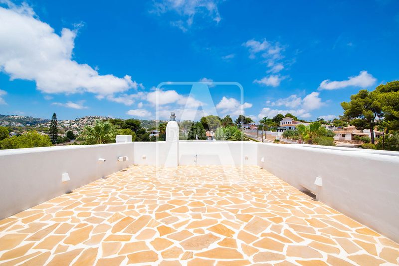 Foto c69bbead-131d-4f64-86e6-295909e65ea1. Xalet amb calefacció aparcament piscina a Cala Advocat-Baladrar Benissa