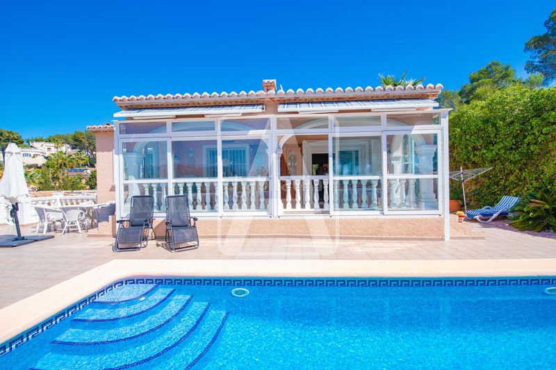 Foto c99a8a10-138e-42d9-b560-3fe21fb5833c. Xalet amb calefacció aparcament piscina a La Fustera Benissa