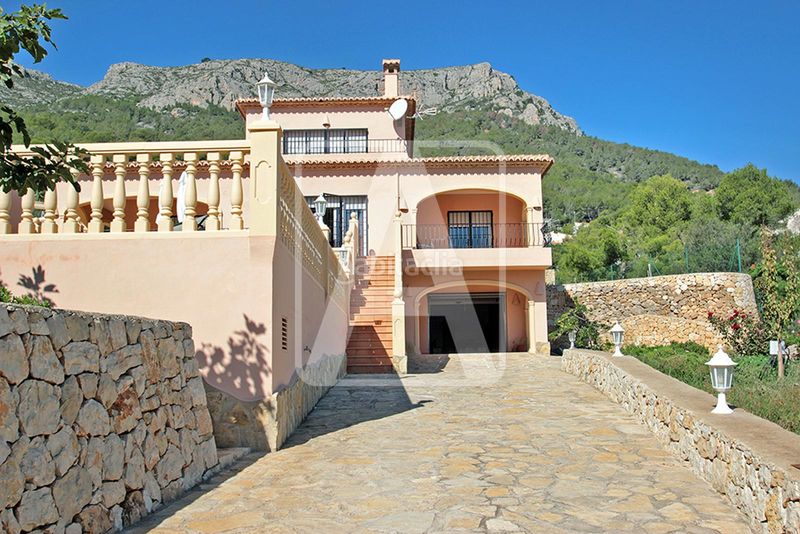 Foto 2a520735-60d4-460d-8980-6df0c08d03b1. Chalet en Oltamar - Cucarres Calp