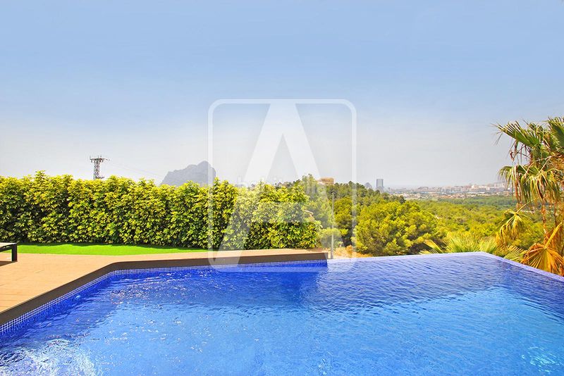 Foto 50ad0013-cad2-4e1a-9241-2f7cbe36adaf. Xalet amb calefacció aparcament piscina a Cometa Calp
