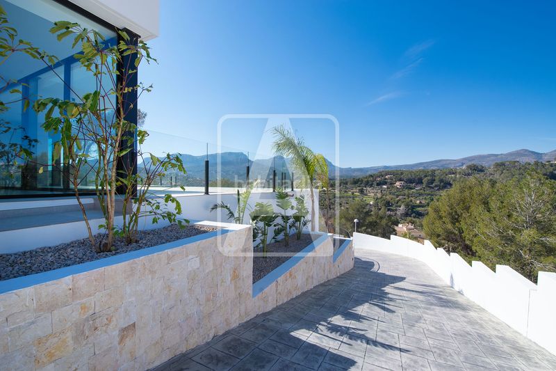 Foto a16e6a75-6c78-45ef-a5ce-c13c3118bf7b. Chalet en La Empedrola Calp