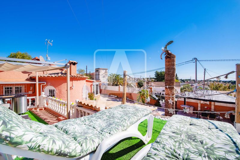 Foto 3f0cbc78-a72a-4329-857b-d97385e05d78. Xalet amb aparcament piscina a Cometa Calp