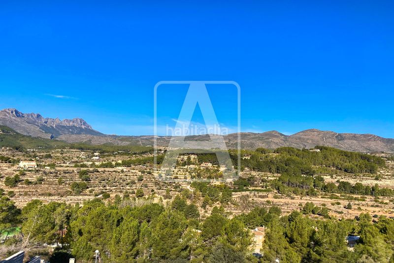 Foto a512de5f-83ff-42aa-af29-0938e8d696ab. Xalet amb aparcament piscina a La Empedrola Calp