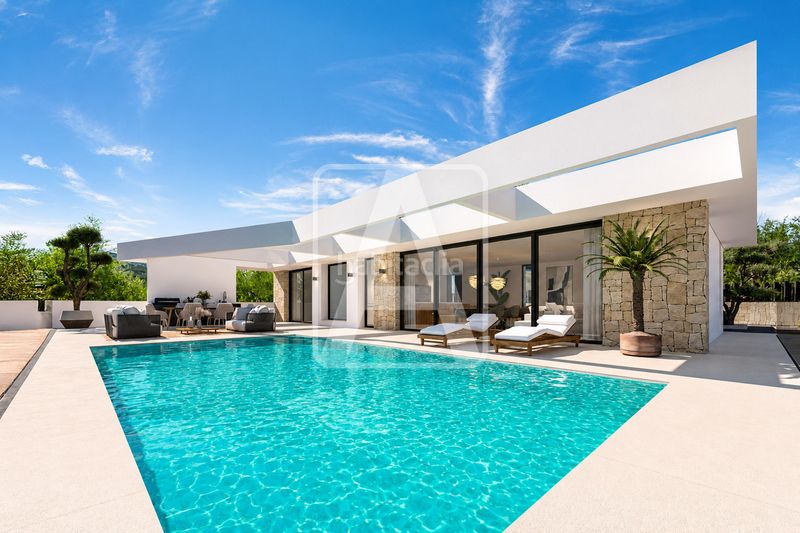 Foto fedf8c3e-fa09-441d-9b0e-6c270973b695. Chalet en La Empedrola Calp