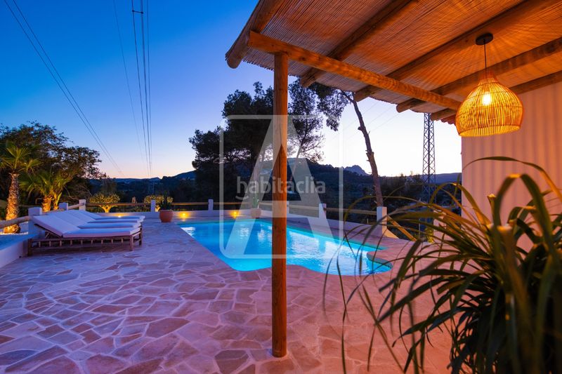 Foto f09d85d7-693a-4fea-a1a4-362304f70f82. Xalet amb calefacció aparcament piscina a La Empedrola Calp