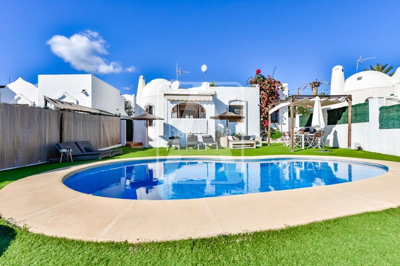 Foto 18b6f3d2-b46e-417d-a637-f6808fbe3abe. Chalet en Cometa Calp