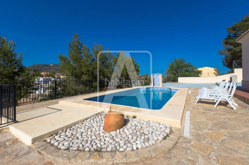 Foto 9c0a0dd3-ef2f-40ce-ad21-a37c1c7c0cc8. Xalet amb aparcament piscina a Cometa Calp
