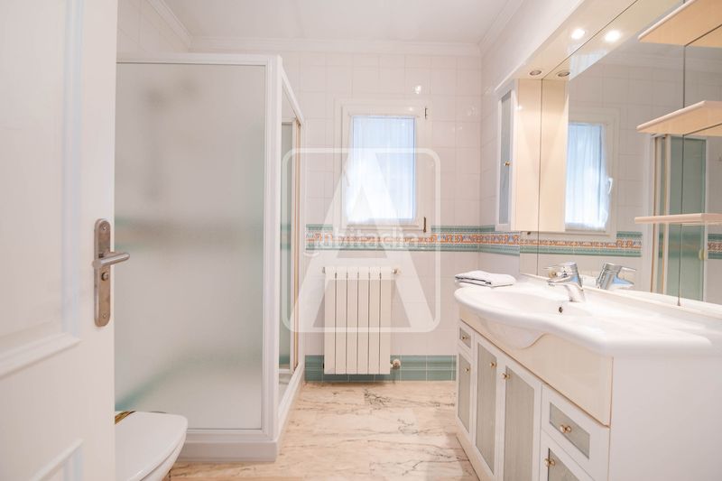Foto 707f48e7-a885-4bf2-9601-248f786e1d95. Xalet amb calefacció aparcament piscina a Paichi Moraira