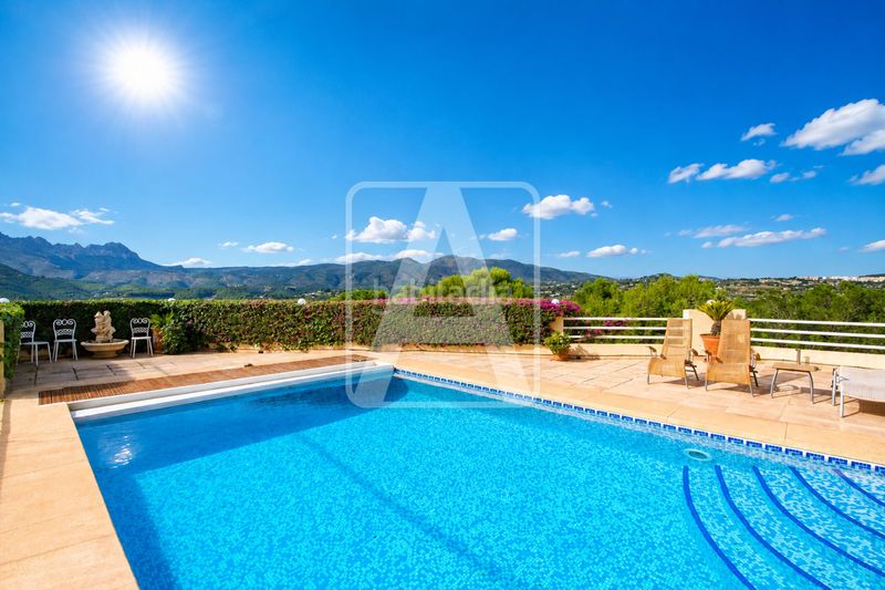 Foto c03a0b9c-8776-4876-ab98-6deecc172537. Xalet amb calefacció aparcament piscina a La Empedrola Calp