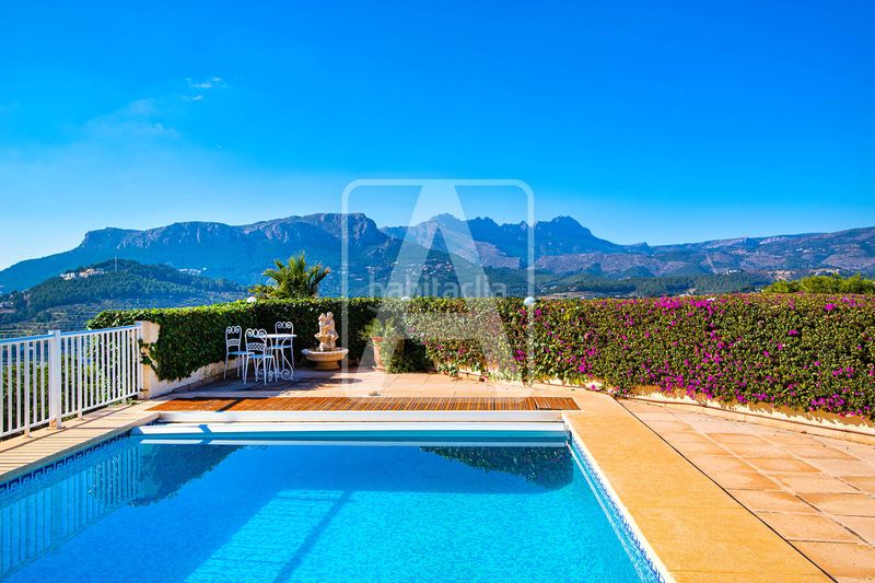 Foto e5d0ff3e-bccd-4166-a96e-f5bd6fdb1242. Xalet amb calefacció aparcament piscina a La Empedrola Calp