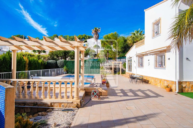 Foto c8397c0d-edb4-4795-96e3-1be5b6b8f6ef. Chalet en La Fustera Benissa