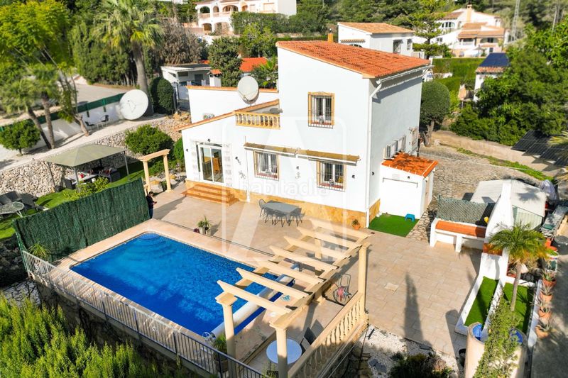 Foto e8548f67-68c8-447a-be7f-7c6dffa805ff. Chalet en La Fustera Benissa