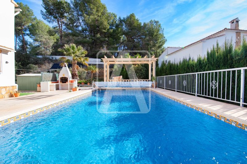 Foto e89bed02-6fbe-491b-814e-80457798a584. Chalet en La Fustera Benissa