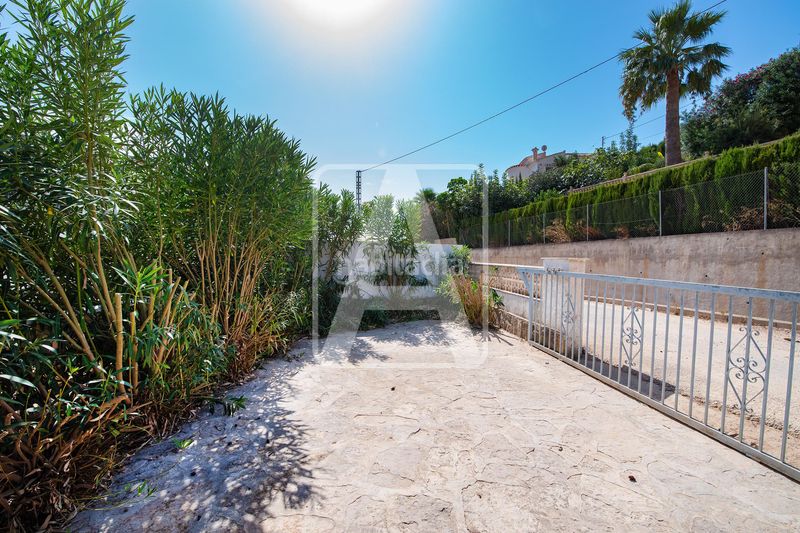 Foto 4604e383-e314-4f56-ad3f-f8a369e21f17. Chalet en La Fustera Benissa