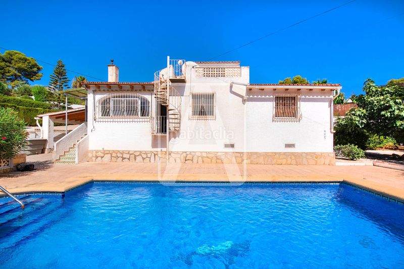 Foto d56d42a4-9640-4619-b047-2e8cd29294ae. Xalet amb calefacció aparcament piscina a La Fustera Benissa