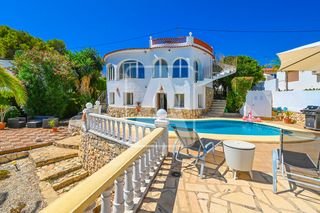 Xalet a Cala Advocat-Baladrar