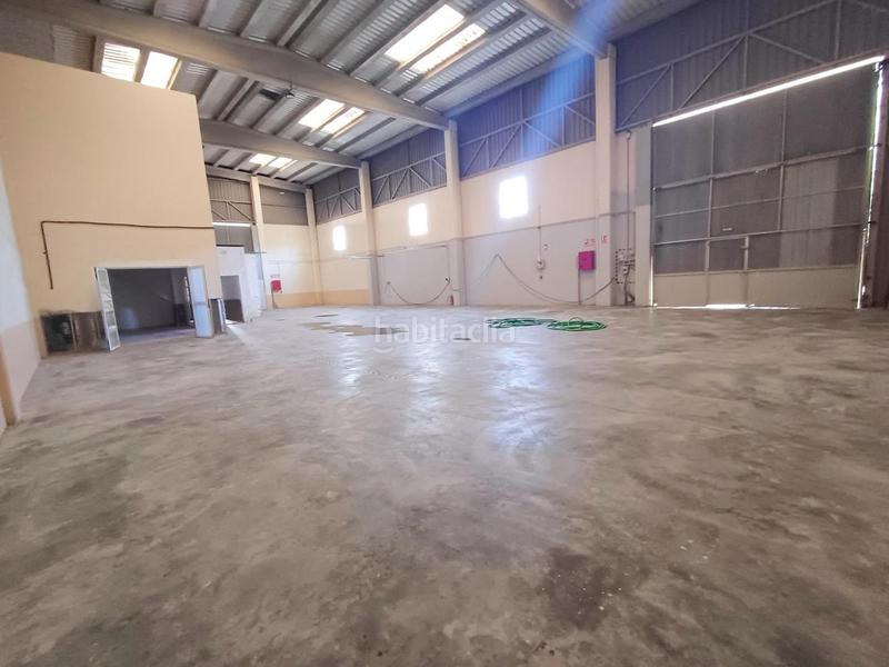 Foto f6001358-f31b-4a00-b620-611001eebb73. Rent industrial building in Picanya