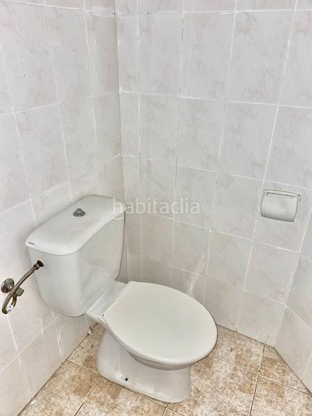Foto 29d37322-9b44-4f56-a454-f45609f26a32. Local comercial en carrer del roser 104 en Llevant Reus